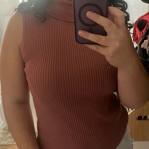 Cable & Gauge Sleeveless Ribbed Knit Top - Warm Rust